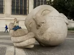 Скульптура «Слух»