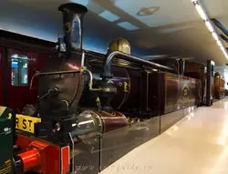 Паровой локомотив, Бейер Пикок (Beyer Peacock), Манчестер, 1866 году, имел конденсационные танковые двигатели чтобы уменьшить выбросы в тоннелях