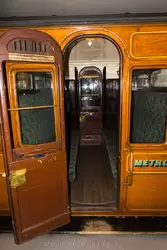 Купе вагона лондонского метро второго класса 1900 года — можно зайти, посмотреть и пощупать