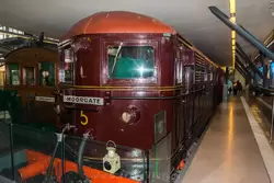Электрический локомотив №5 «Джон Хэмпден» (John Hampden), 1922 г. обслуживал пассажиров до 9 сентября 1961 года, работал в депо до 1972 года