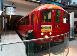 Классический поезд метро Лондона 1938-tube stock — когда он был представлен он был самым передовым электропоездом в мире