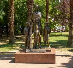 Памятник Сочинскому учителю