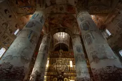Колонны с фресками, Троицкий собор, Макарьевский монастырь