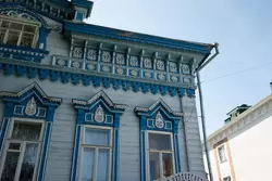 Резной узор фриза на доме купца Шишокина, Козьмодемьянск