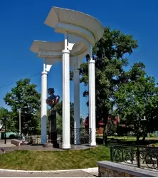 Памятник М. Цветаевой в Елабуге