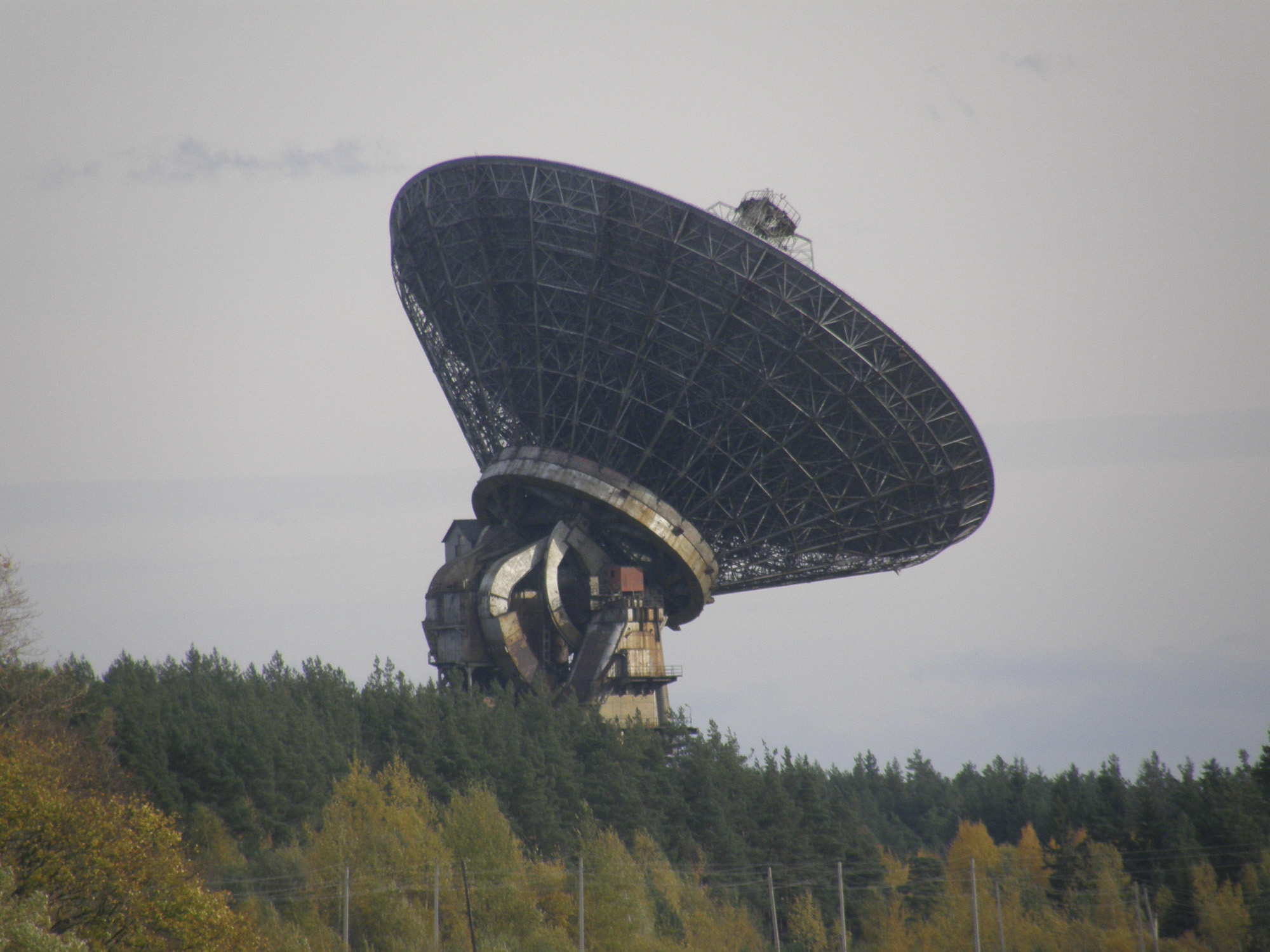 Самый большой космический аппарат. Радиоастрономическая обсерватория Калязин. Радиотелескоп ТНА-1500 Калязин. Заброшенный радиотелескоп Калязин. Радиотелескоп Медвежьи озера.