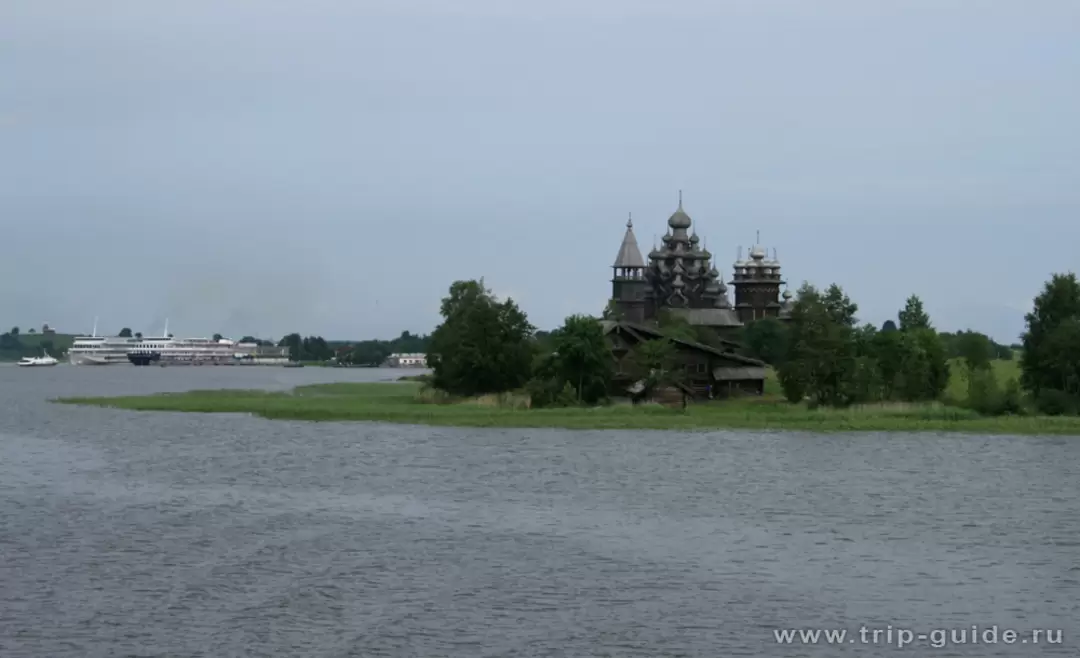 Кижский архитектурный ансамбль с борта теплохода