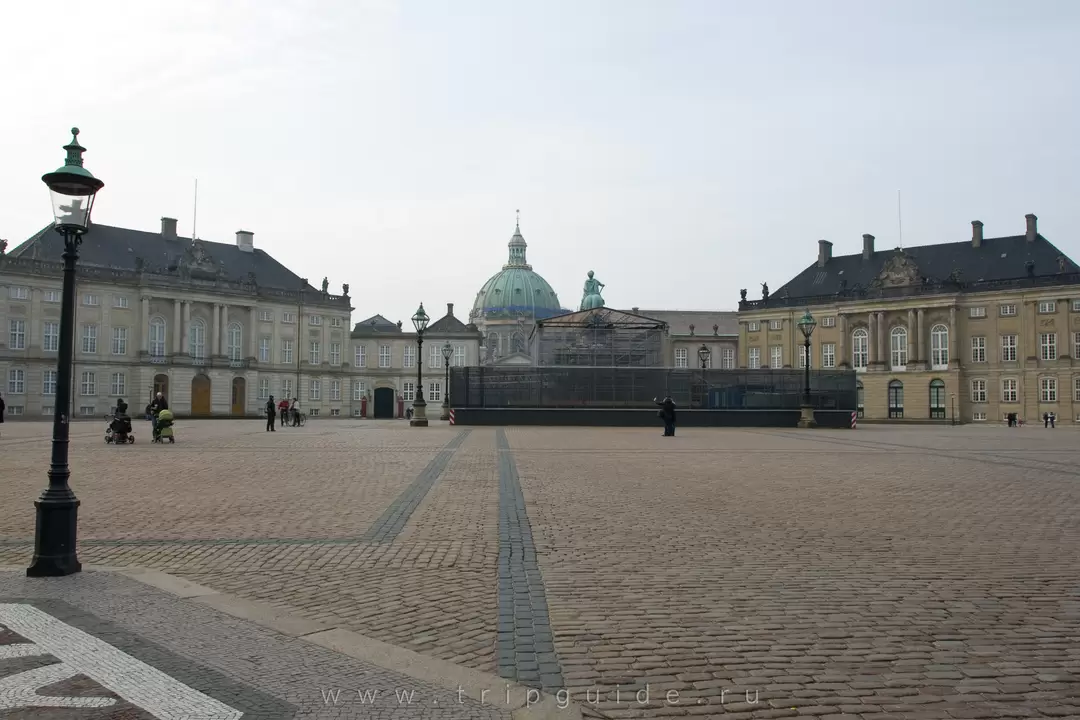 Дворец Амалиенборг Дворец Амалиенборг, фото 7