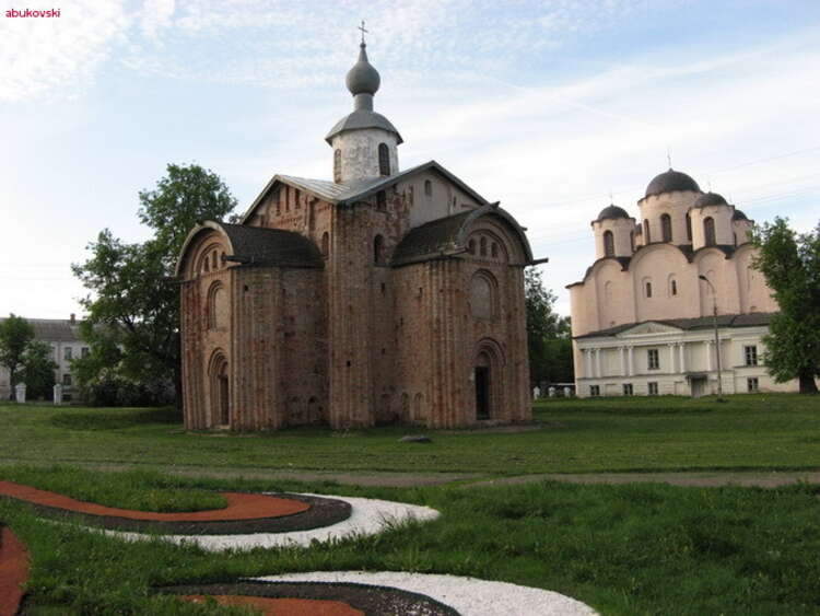 Сторона новгород. Ярославово Дворище Великий Новгород храм Спаса Преображения. Церковь на торговой стороне Великий Новгород. Церковь Великий Новгород торговая сторона улица Знаменская. Торговая сторона Великого Новгорода 12 век.