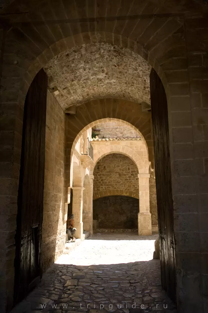 Оружейный двор Patio de Armas Оружейный двор Patio de Armas