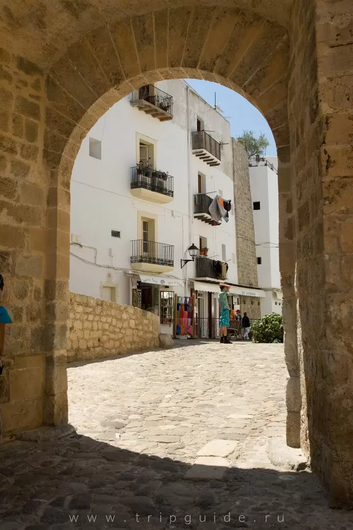 Оружейный двор Patio de Armas Оружейный двор Patio de Armas