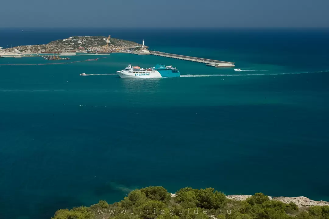 Паром фирмы Balearia Паром фирмы Balearia