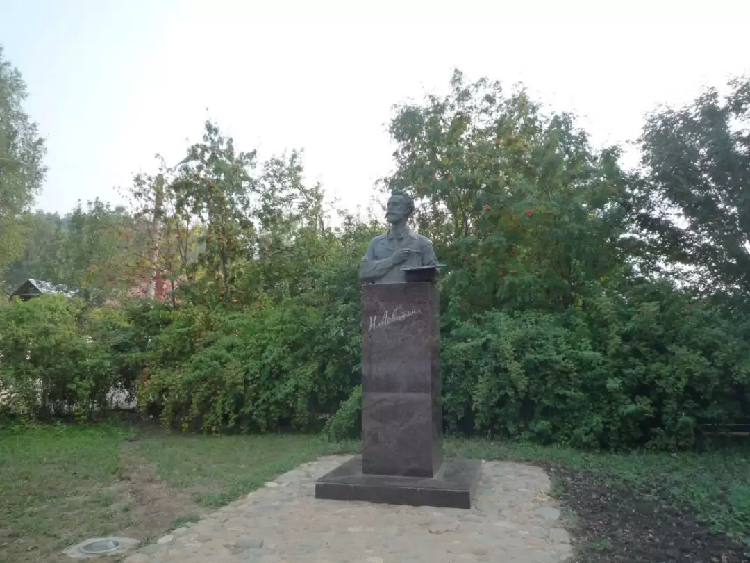 Памятник Исааку Левитану в Плёсе Памятник Исааку Левитану в Плёсе