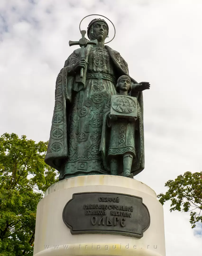 Памятник княгине Ольге в Пскове Памятник княгине Ольге в Пскове