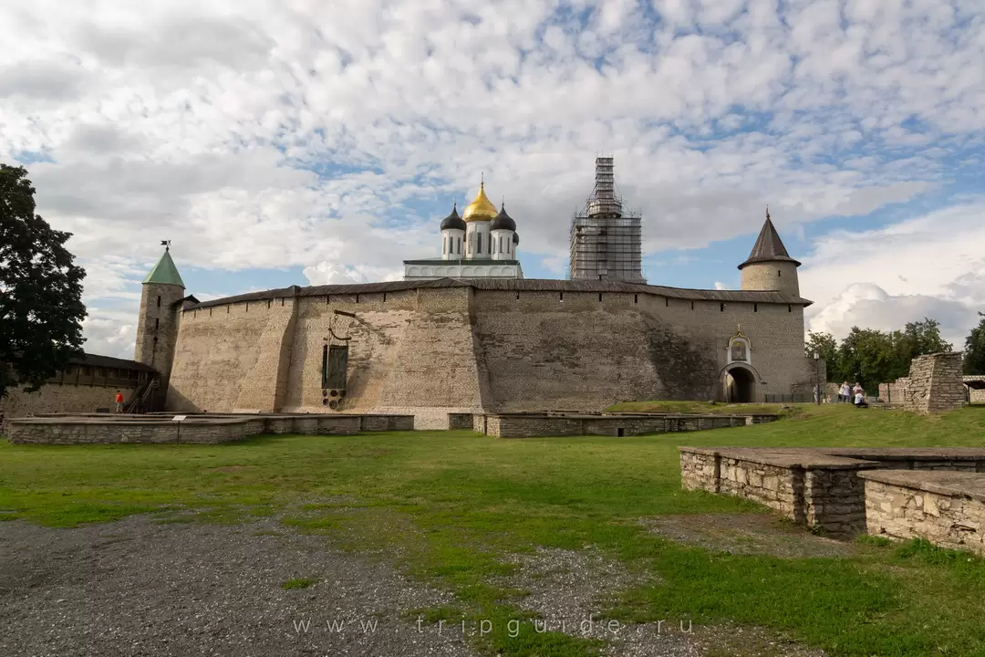Стена крома в Пскове Стена крома в Пскове