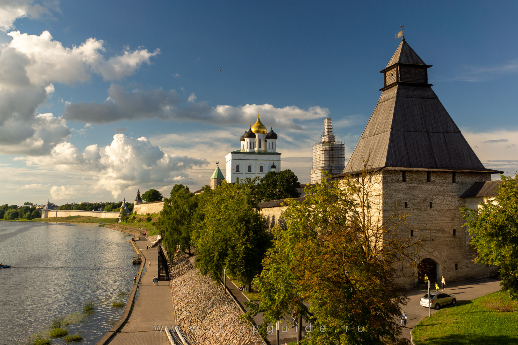 Кремль Пскова, фото в солнечную погоду