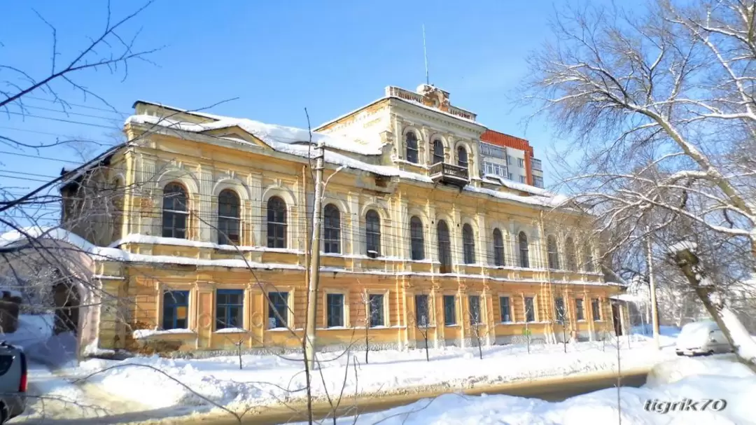 Пенза, бывшее здание епархиального женского училища