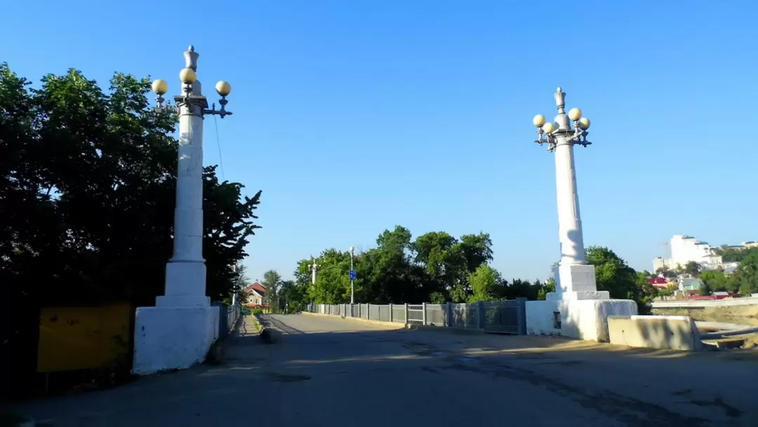 Пенза, Лебедевский (Казанский) мост, назван в память И.К. Лебедева, построившего здесь первый в истории города мост через реку Пензу