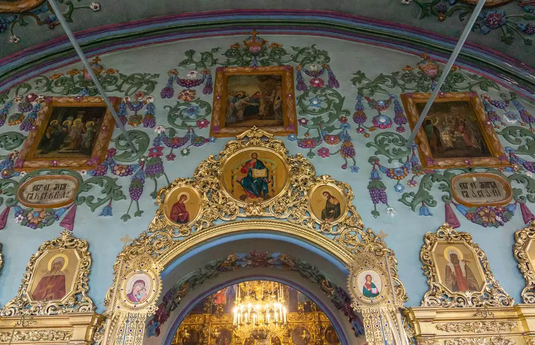 Интерьер летнего храма Петропавловского собора в Казани Интерьер летнего храма Петропавловского собора в Казани