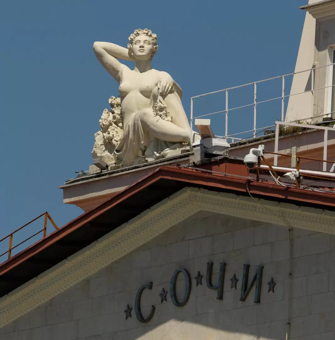 Морской вокзал Сочи, скульптура Весна Морской вокзал Сочи, скульптура Весна