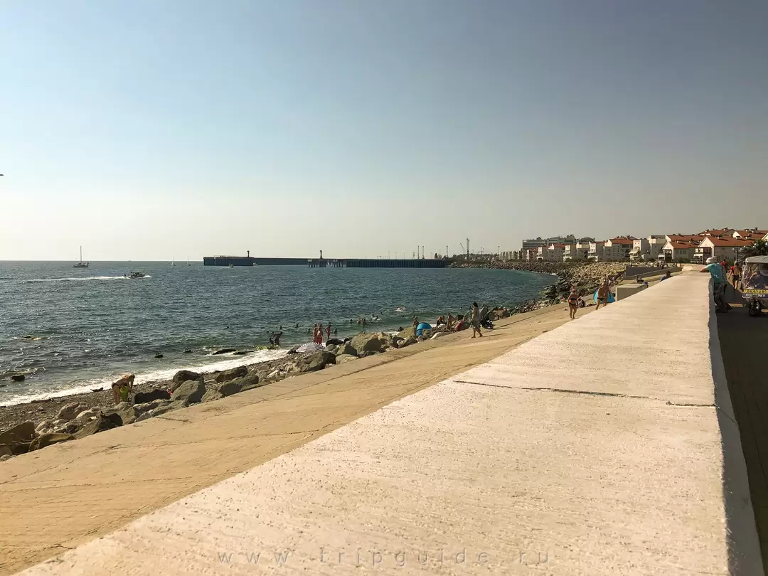 Набережная у Имеретинского курорта, купаться запрещено и опасно Набережная у Имеретинского курорта, купаться запрещено и опасно