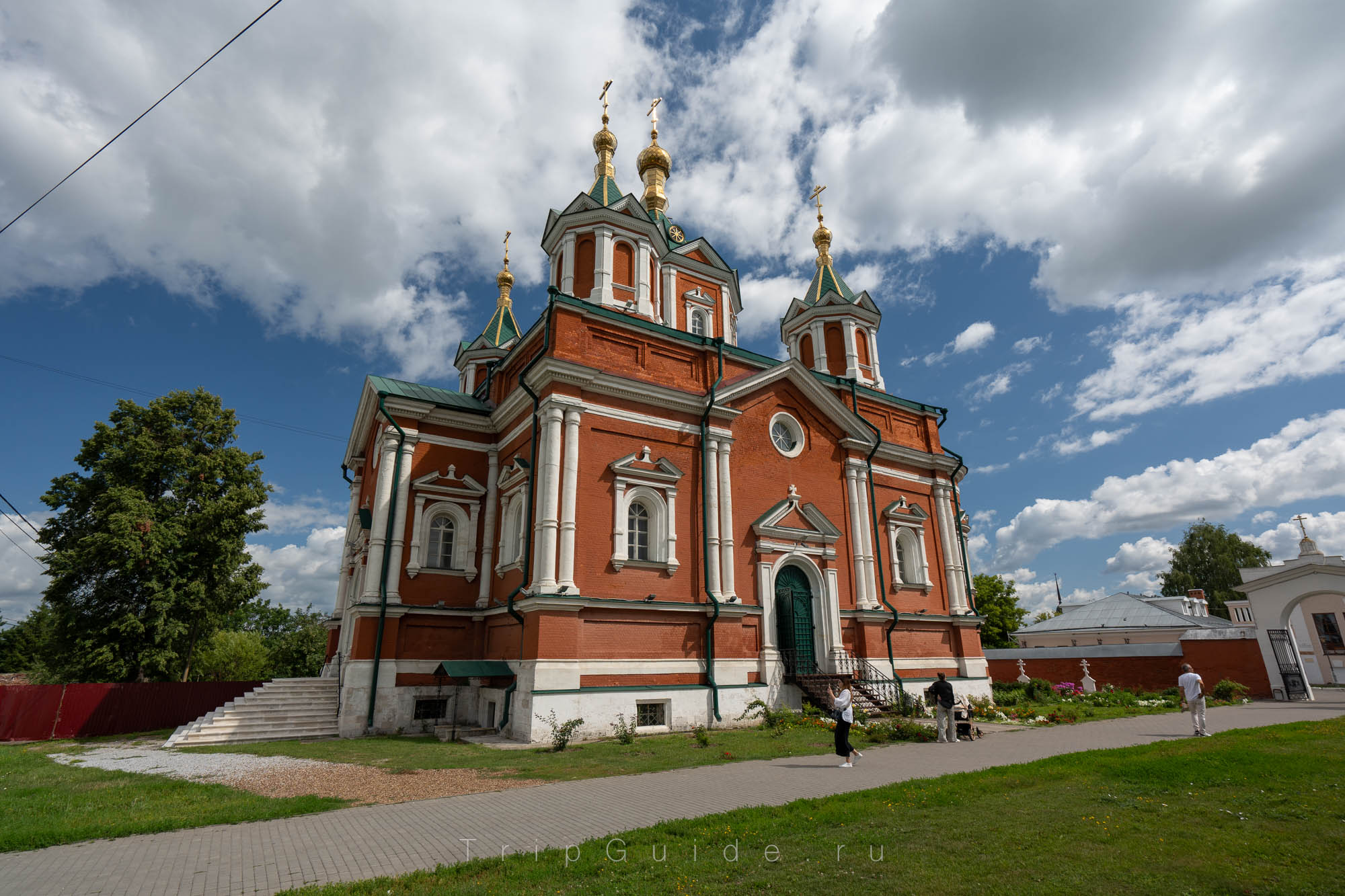 Брусенский монастырь в Коломне, Крестовоздвиженский собор