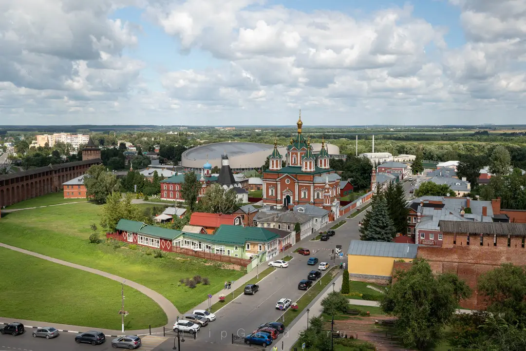 Коломенский Успенский Брусенский женский монастырь и улица Лажечникова в Коломне Коломенский Успенский Брусенский женский монастырь и улица Лажечникова в Коломне