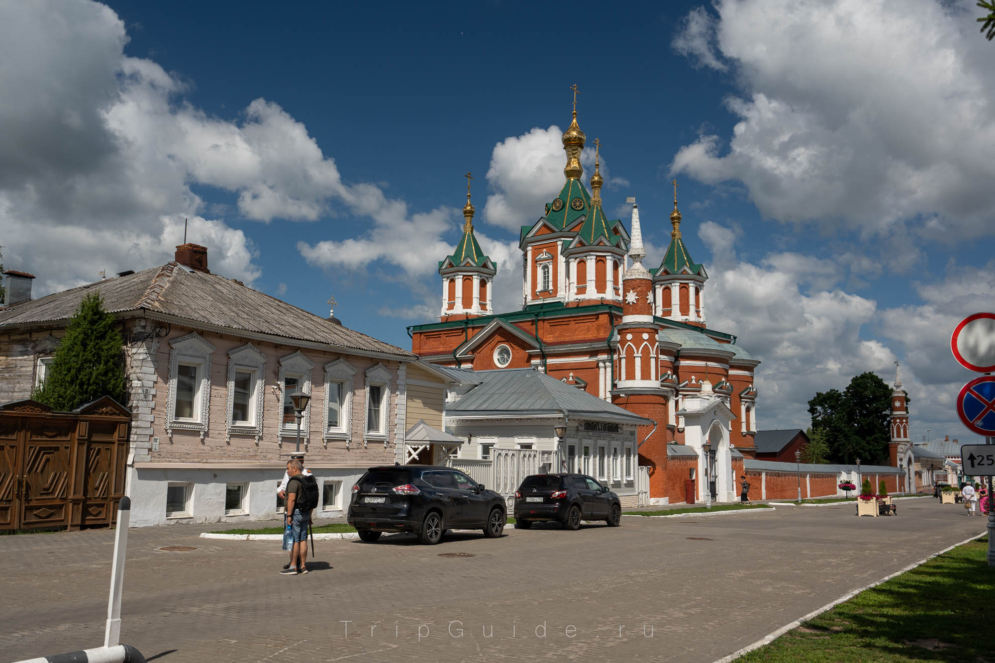 Крестовоздвиженский собор и улица Лажечникова