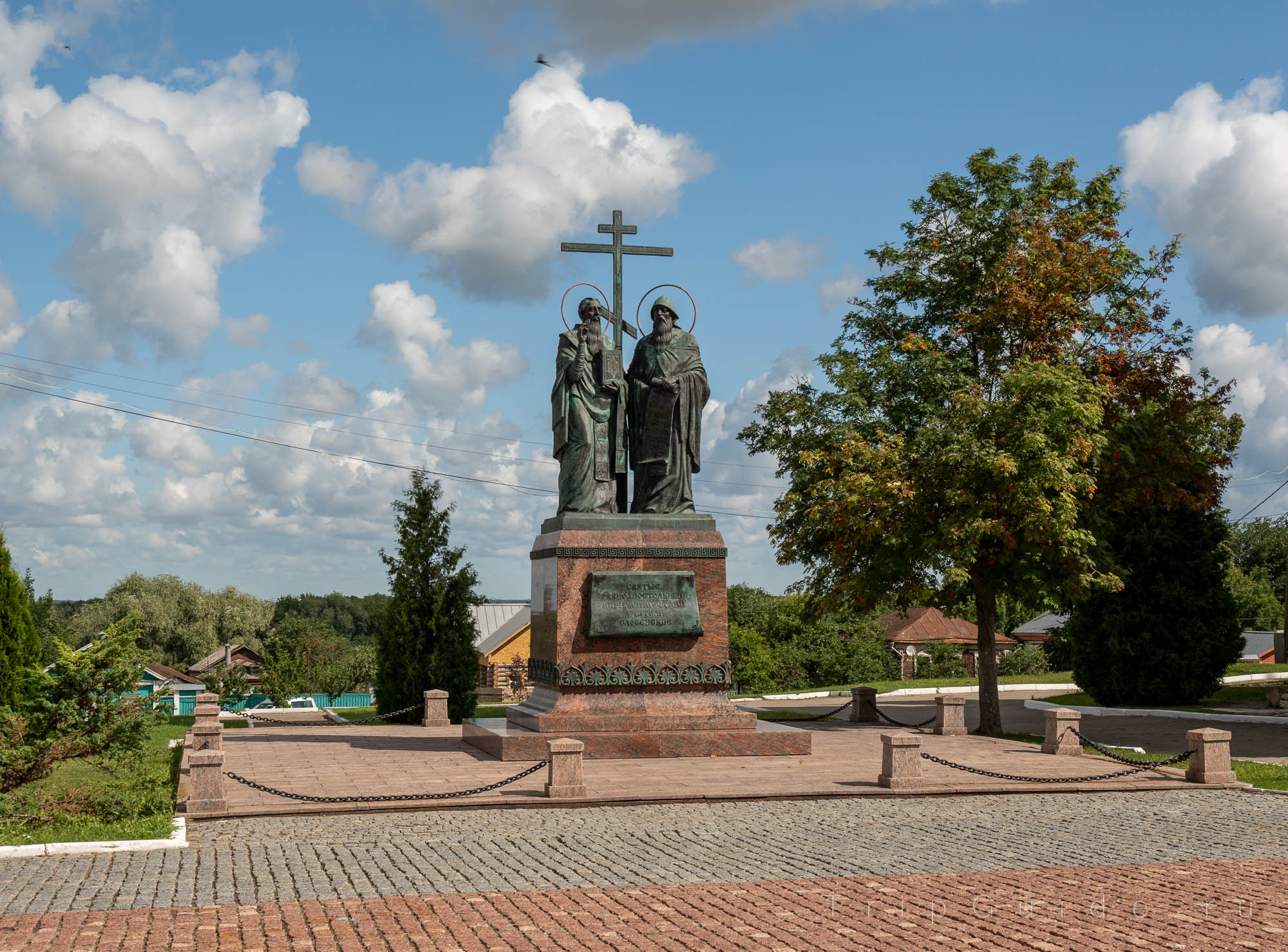 Памятник Кириллу и Мефодию в Коломне