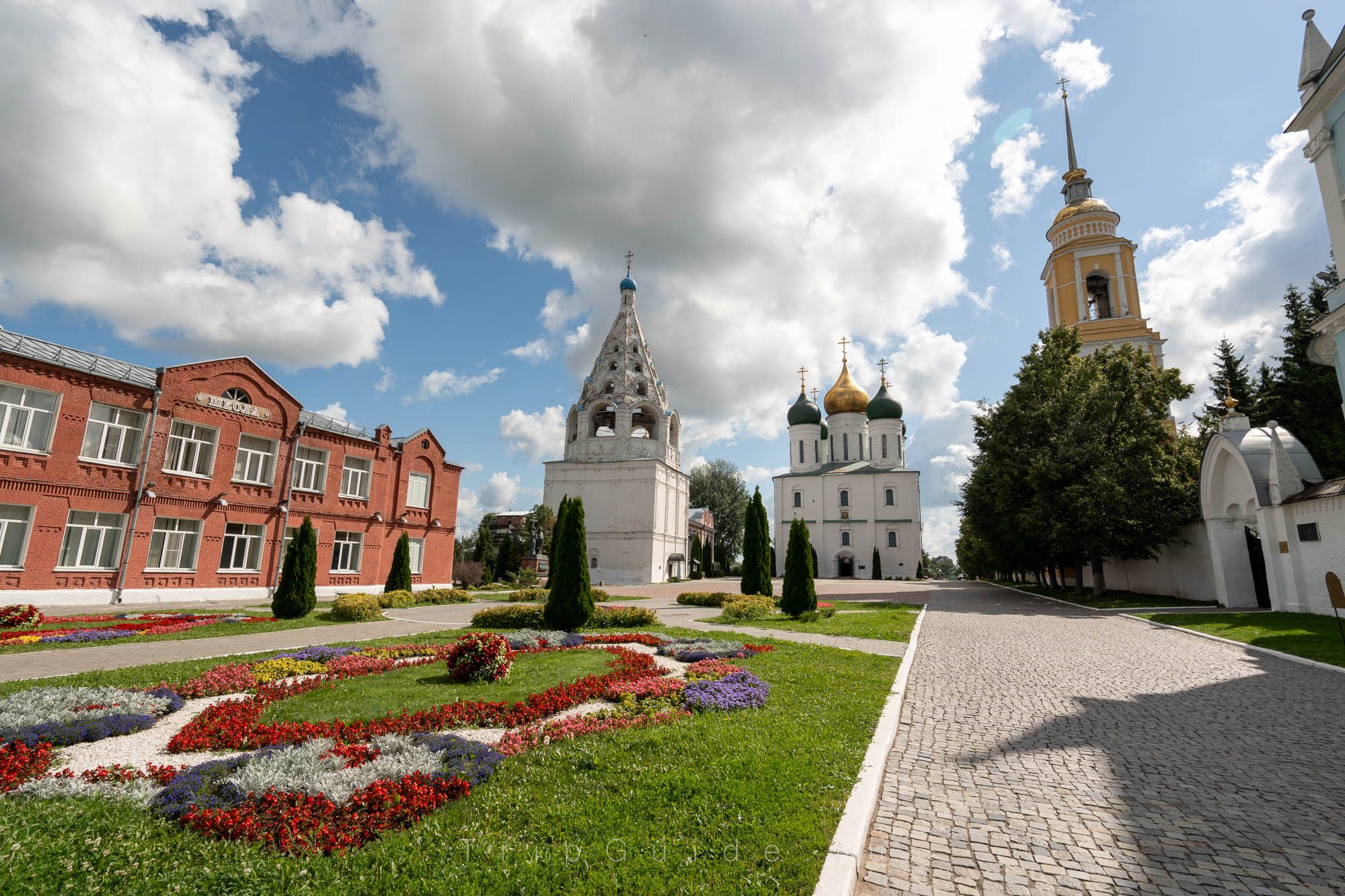 Соборная площадь в Коломне