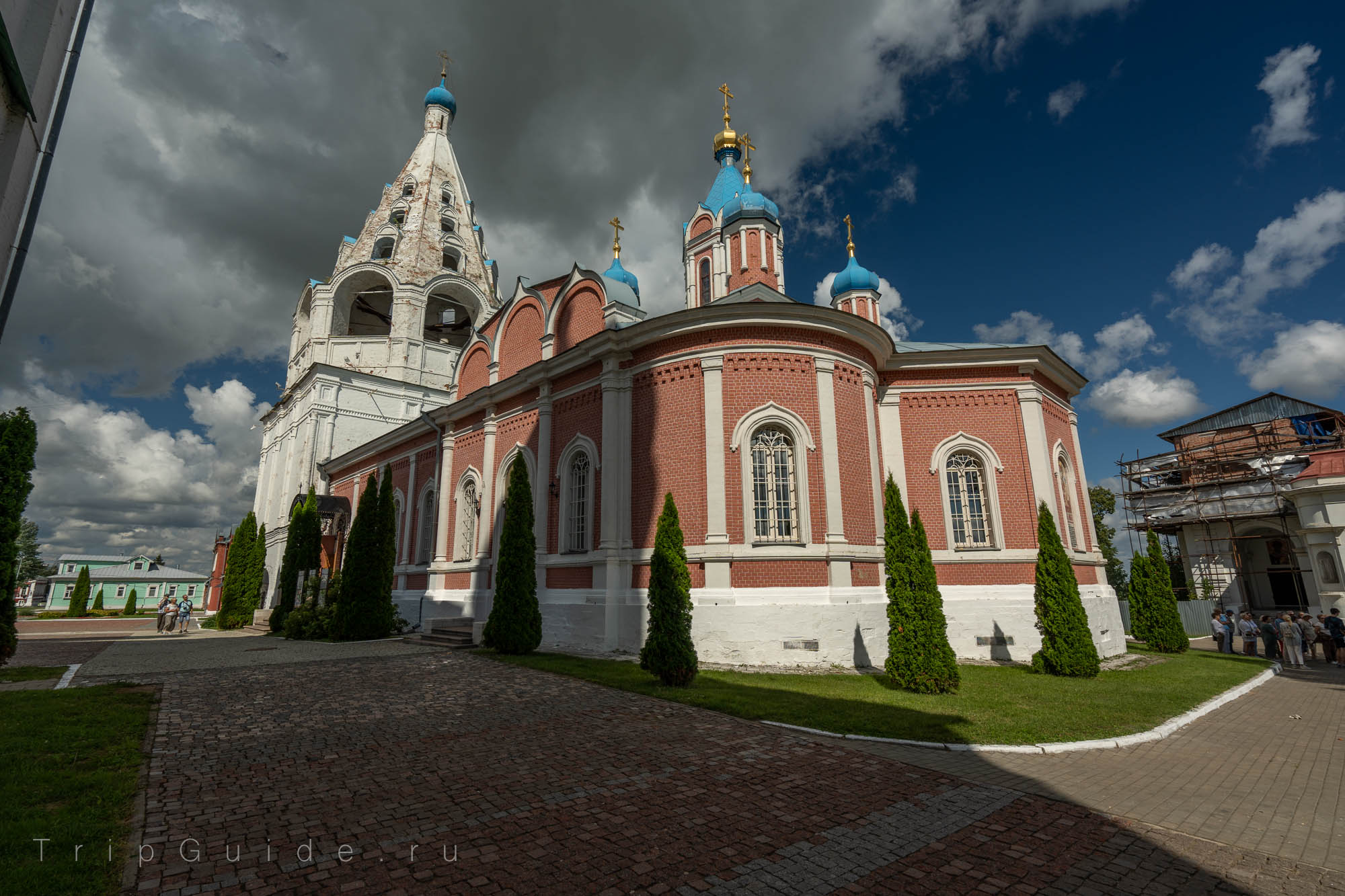 Тихвинская церковь и колокольня