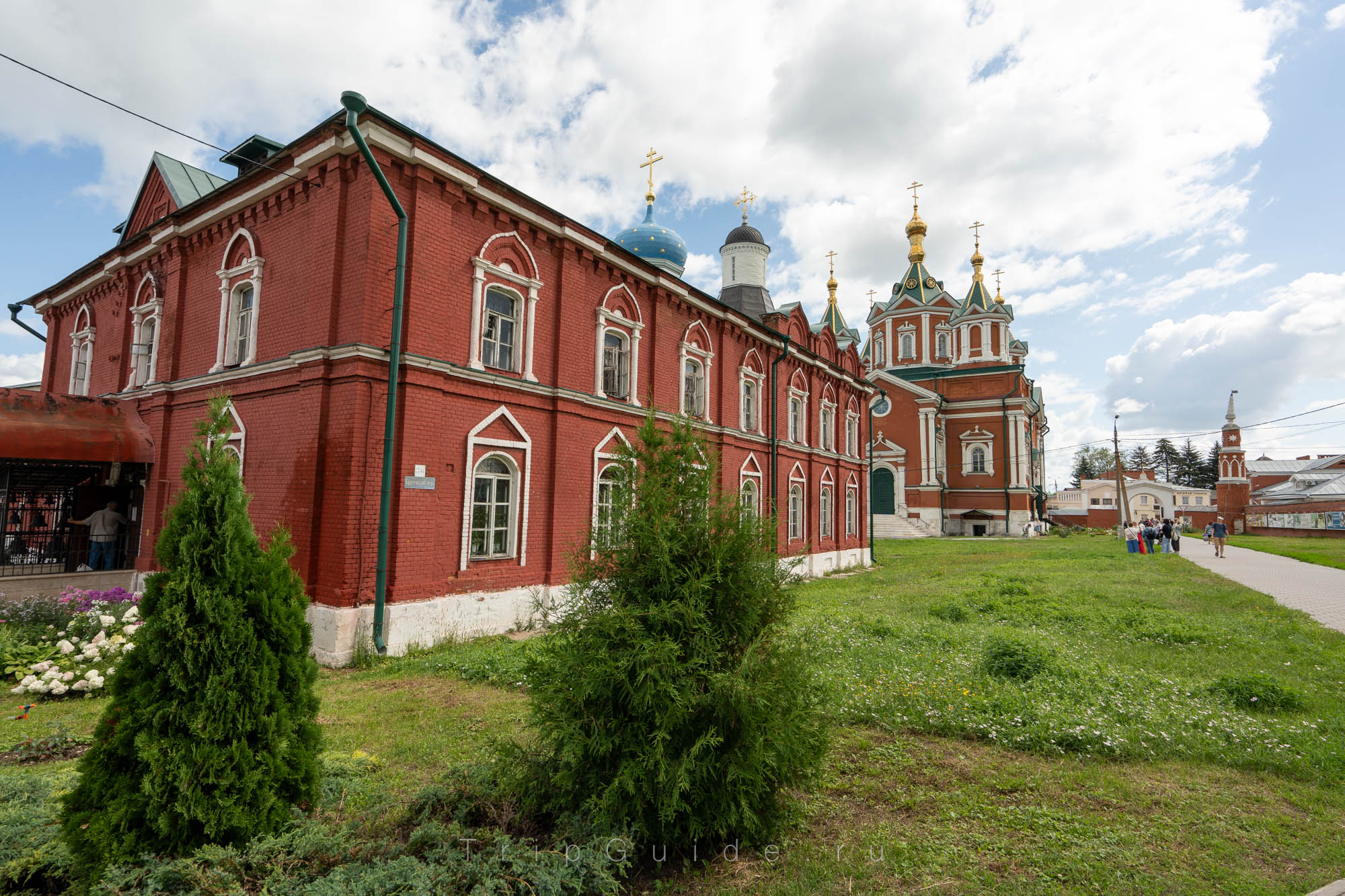 Трапезная и богадельня Успенской церкви Брусенского монастыря