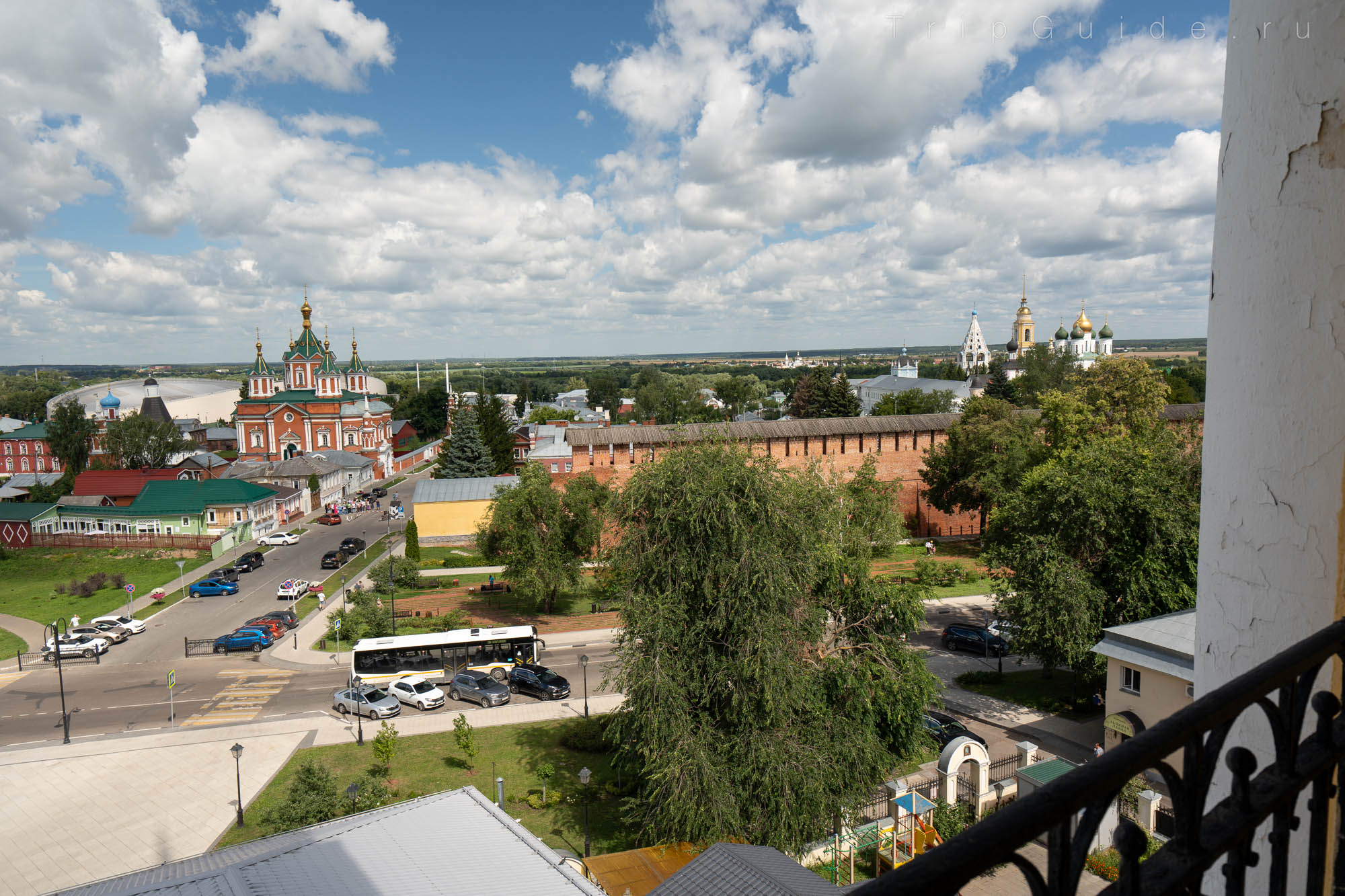 Вид на кремль с колокольни в Коломне