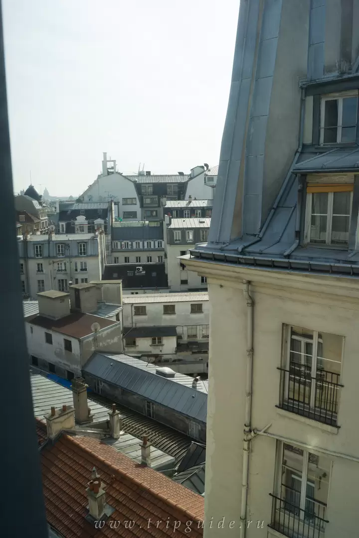 Вид из окна отеля Royal Aboukir в Париже Вид из окна отеля Royal Aboukir в Париже