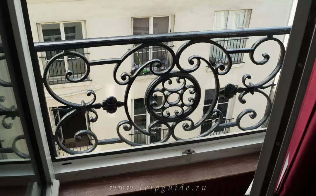 Вид из окна отеля Royal Aboukir в Париже Вид из окна отеля Royal Aboukir в Париже