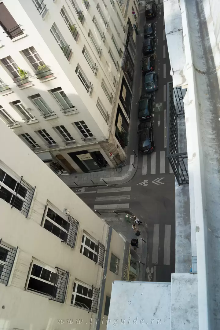 Вид из окна отеля Royal Aboukir в Париже Вид из окна отеля Royal Aboukir в Париже