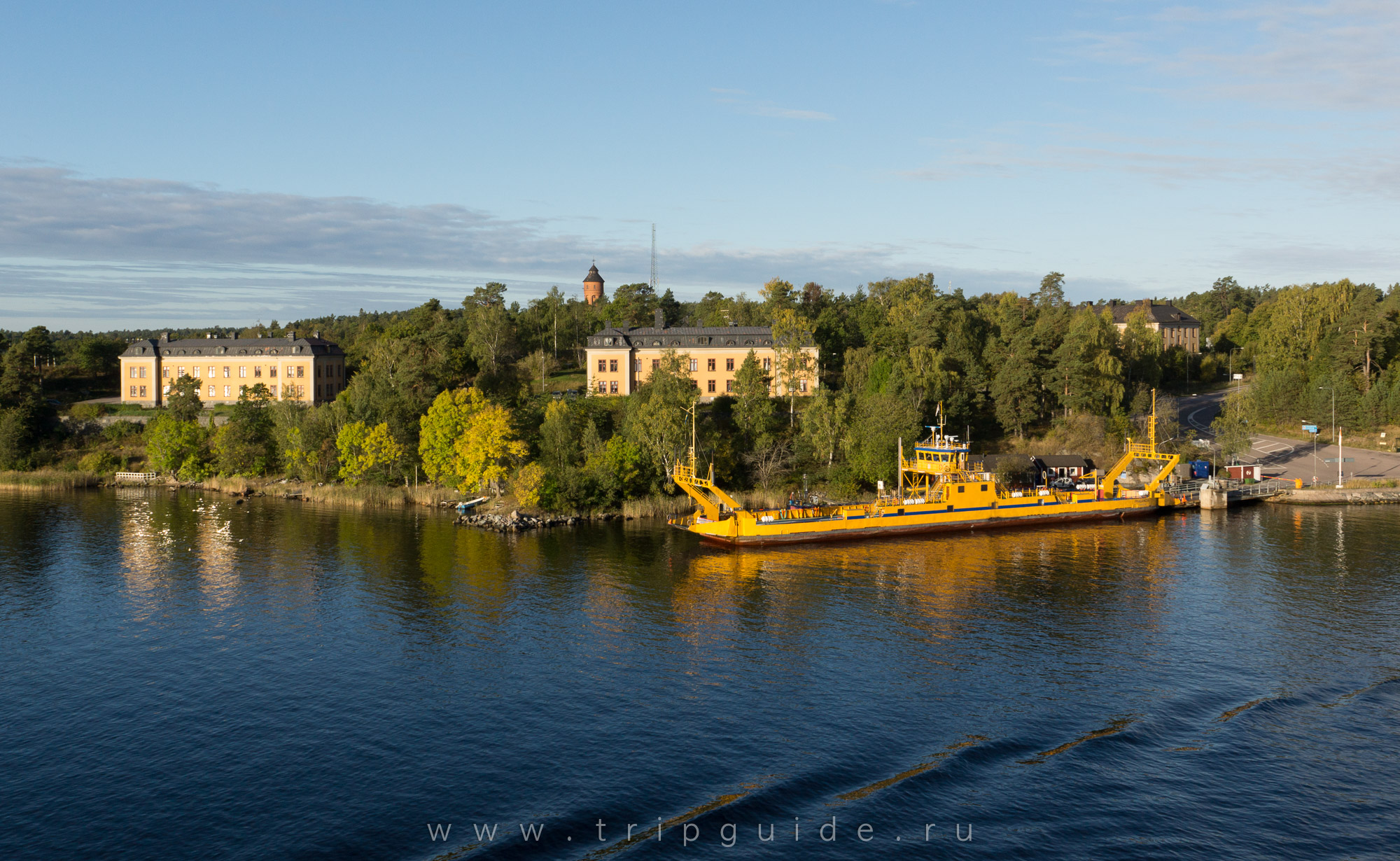 Паром Риндё (<span lang=sv>Rindö</span>) – Стенслеттен / Вермдё (<span lang=sv>Stenslätten / Värmdö</span>)