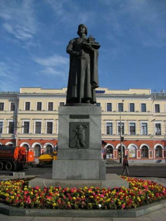 Н м в ярославле. Памятник Ярославу мудрому (Ярославль) памятники Ярославля. Памятник Ярославу мудрому Ярославль на 1000.