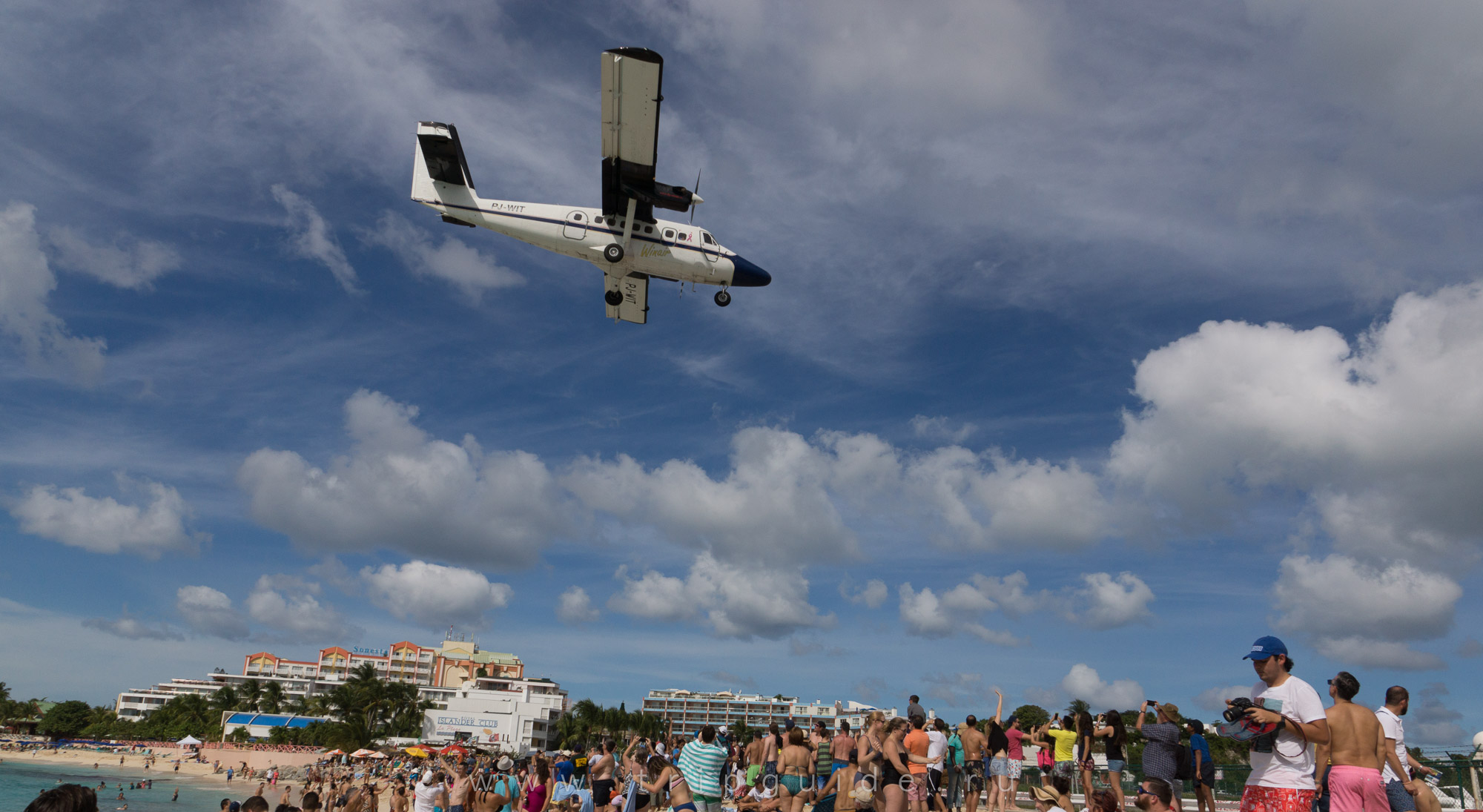 Самолет De Havilland Canada DHC-6-300 Twin Otter авиакомпании WinAir, бортовой номер PJ-WIT