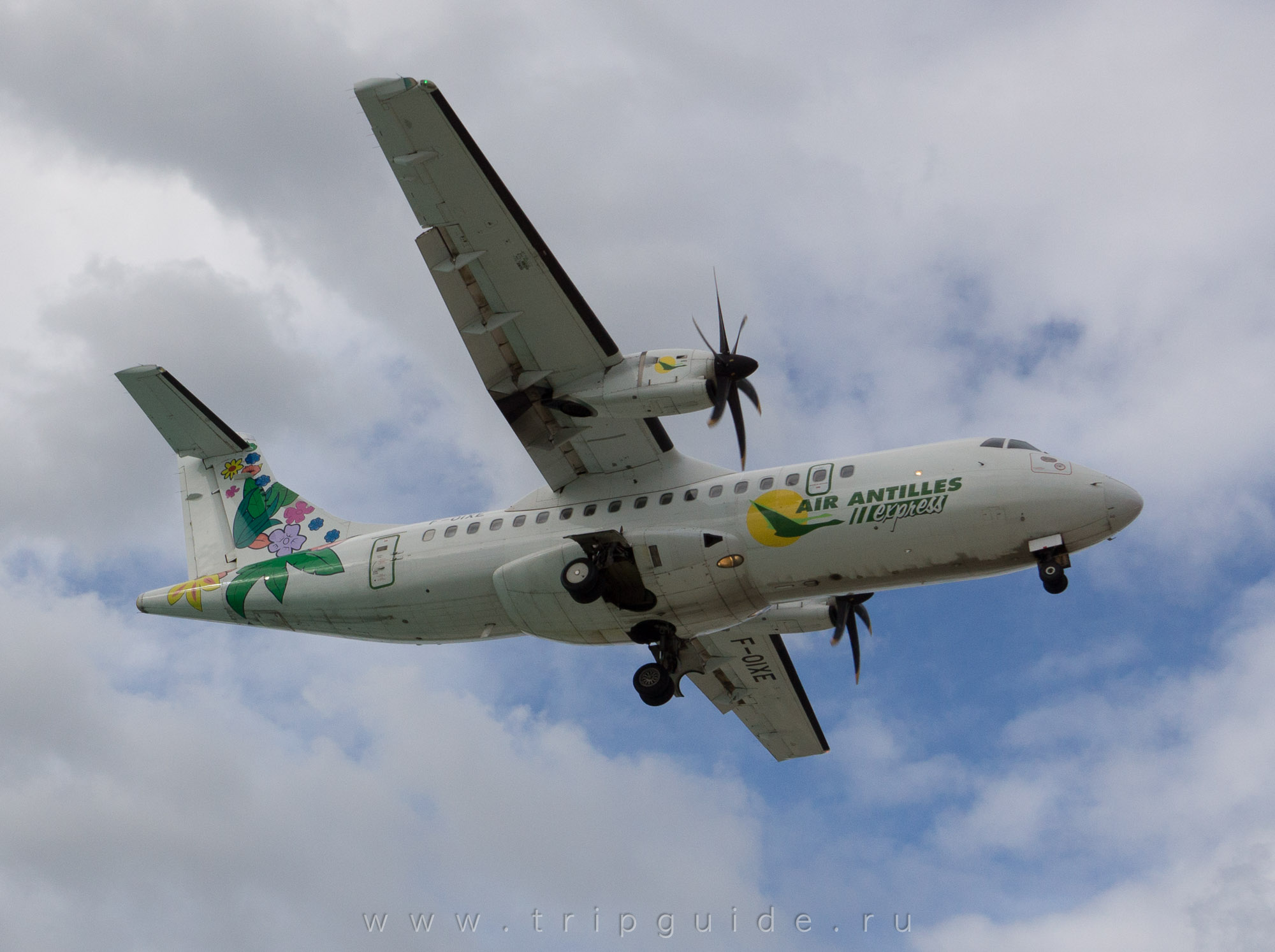 Самолет ATR 42-500 авиакомпании Air Antilles Express, бортовой номер F-OIXE