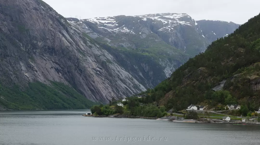 Симадалсфьрд (Simadalsfjorden), вид из деревушки Эйдфьорд Симадалсфьрд (Simadalsfjorden), вид из деревушки Эйдфьорд
