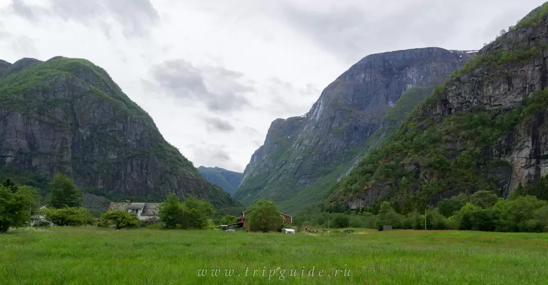 Долина деревни Ёви Эйдфьорд (Верхний Эйдфьорд, Øvre Eidfjord) Долина деревни Ёви Эйдфьорд (Верхний Эйдфьорд, Øvre Eidfjord)