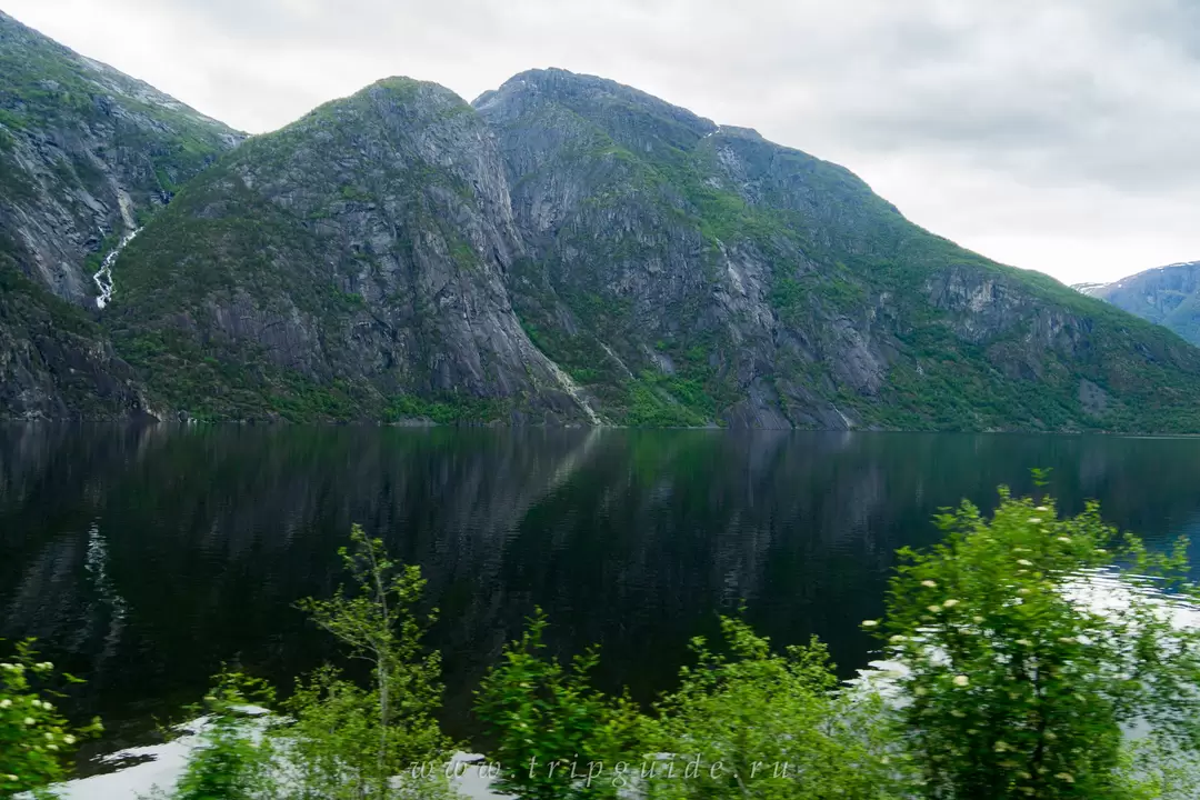 Озеро Эйдфьордватне (Eidfjordvatnet) Озеро Эйдфьордватне (Eidfjordvatnet)