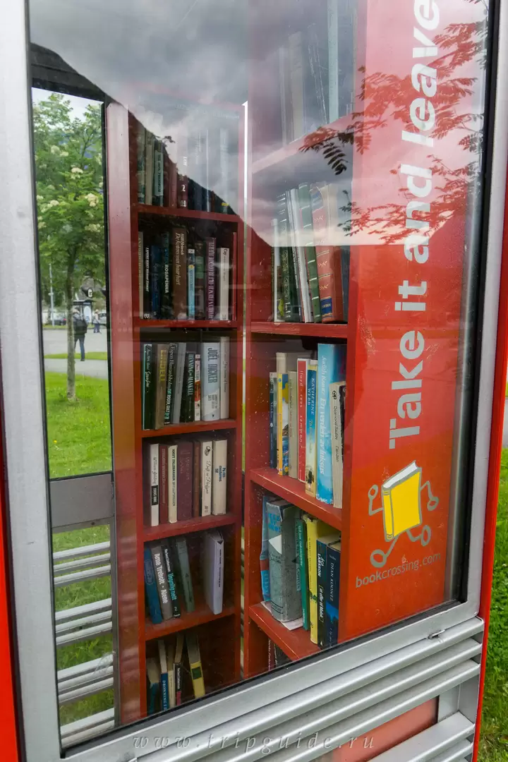 Телефонные будки переоборудованы в пункты обмена книгами Телефонные будки переоборудованы в пункты обмена книгами