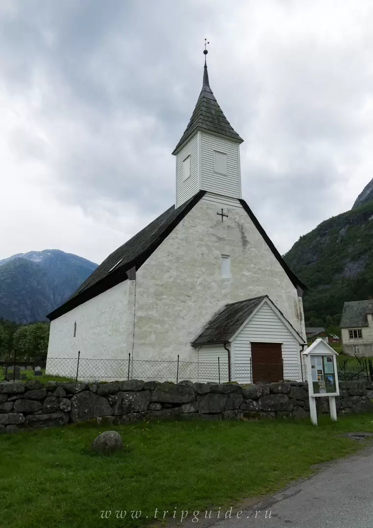 Старая церковь в Эйдфьорде (Eidfjord gamle kirke), около 1309 г. Старая церковь в Эйдфьорде (Eidfjord gamle kirke), около 1309 г.