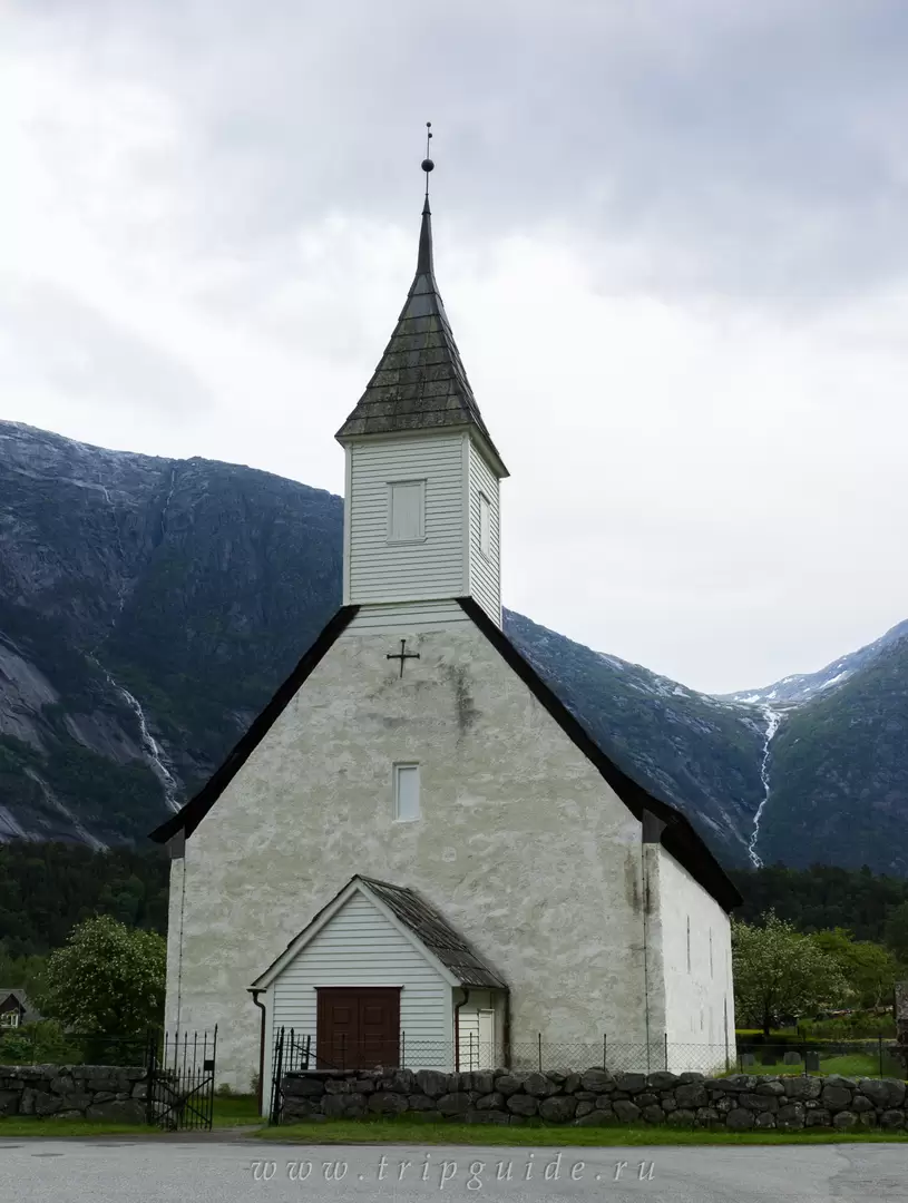 Старая церковь в Эйдфьорде (Eidfjord gamle kirke), около 1309 г. Старая церковь в Эйдфьорде (Eidfjord gamle kirke), около 1309 г.