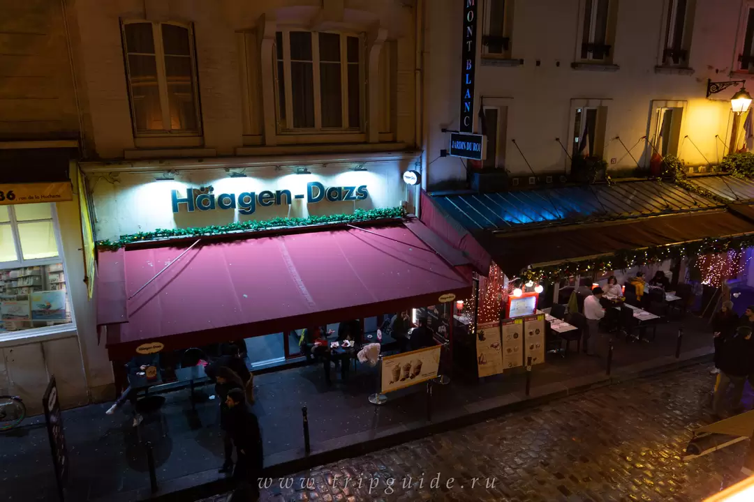Вид из номера отеля Albe Saint Michel в Париже