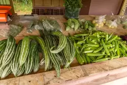 Мини рынок с местными овощами на Сейшелах