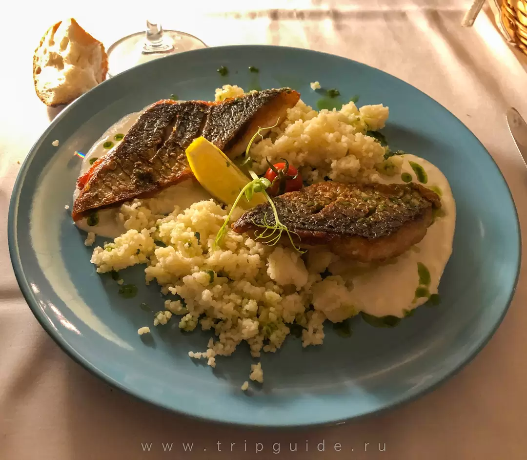 Пеленгас с кус-кусом в ресторане «Гранд Фиш Веранда» («Grand Fish Veranda») в Сочи