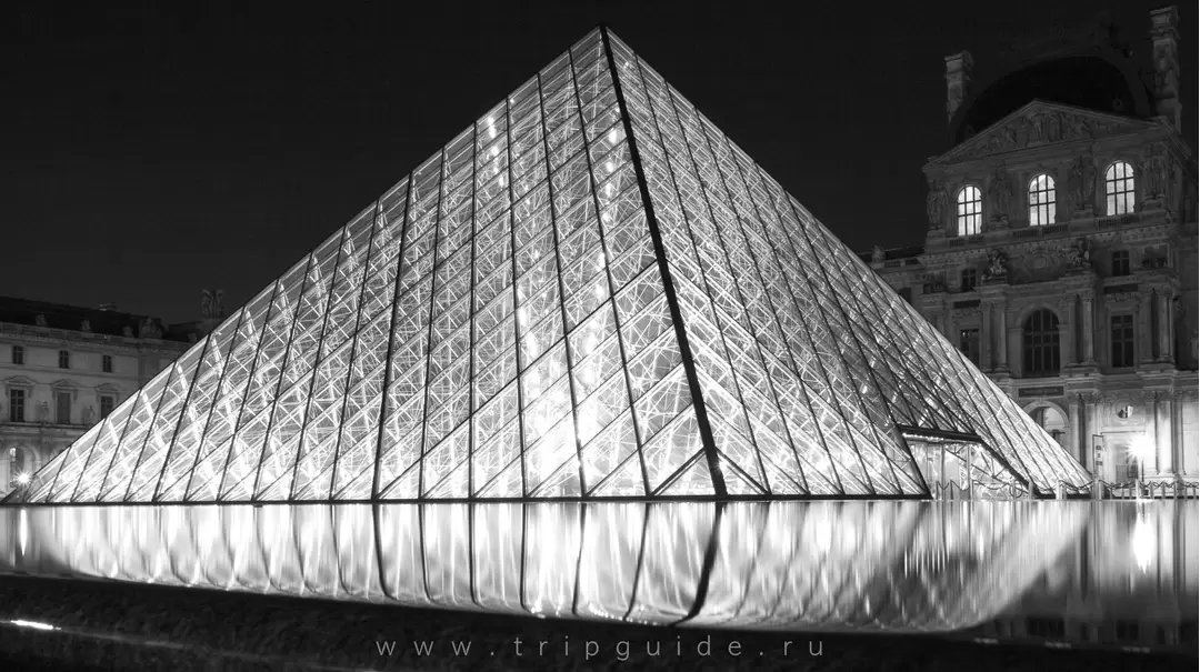 Pyramide du Louvre
